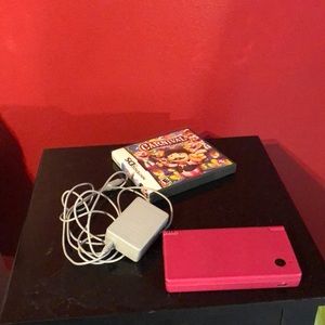 Nintendo DSI w/ charger and game!